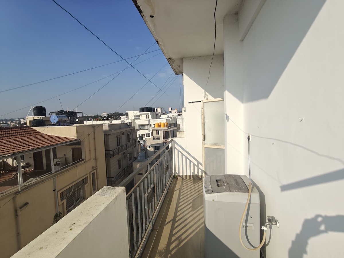 divik_mittal's tweet photo. Looking for a male flatmate to share a well ventilated 2BHK in a gated building in Indiranagar.

Master bedroom with attached balcony and washroom.
Available from: 1st June

Rent: 19k
Deposit: 60k
https://t.co/kRbky2HRlY

Contact: 8741082725
@fmrbangalore @BangaloreRoomi https://t.co/Bjo7AZSU6i