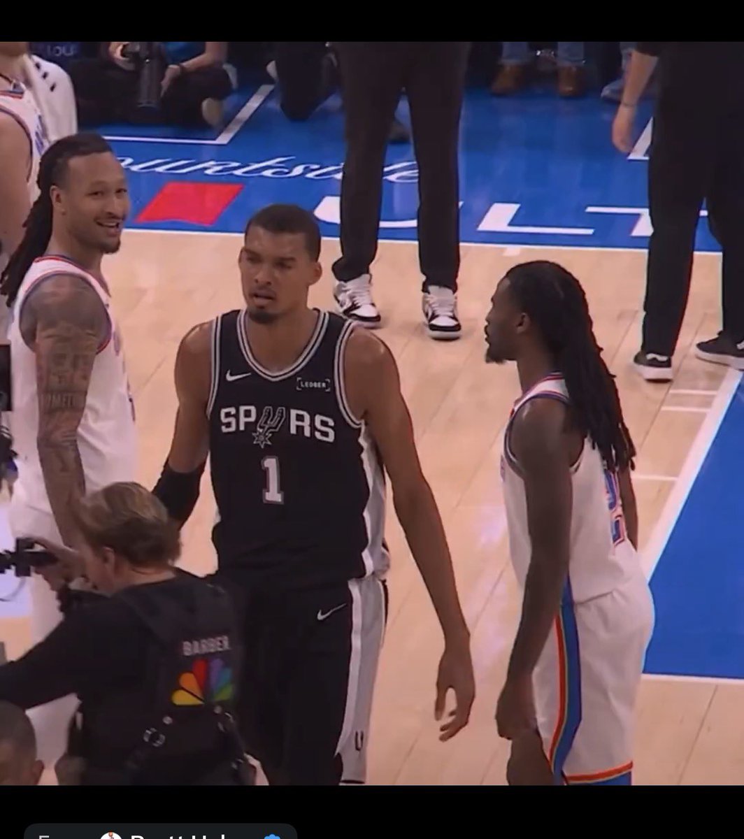 ranzy86812526's tweet photo. @Hoopss He like Danm that shit for real huh https://t.co/Ei3PaLHCjD