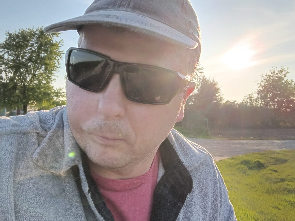 GregSiofer's tweet photo. The pleasant weather invited a walk, but an earlier treadmill session left my legs feeling heavy, so I had to cut it short. https://t.co/75FnaPQIQi