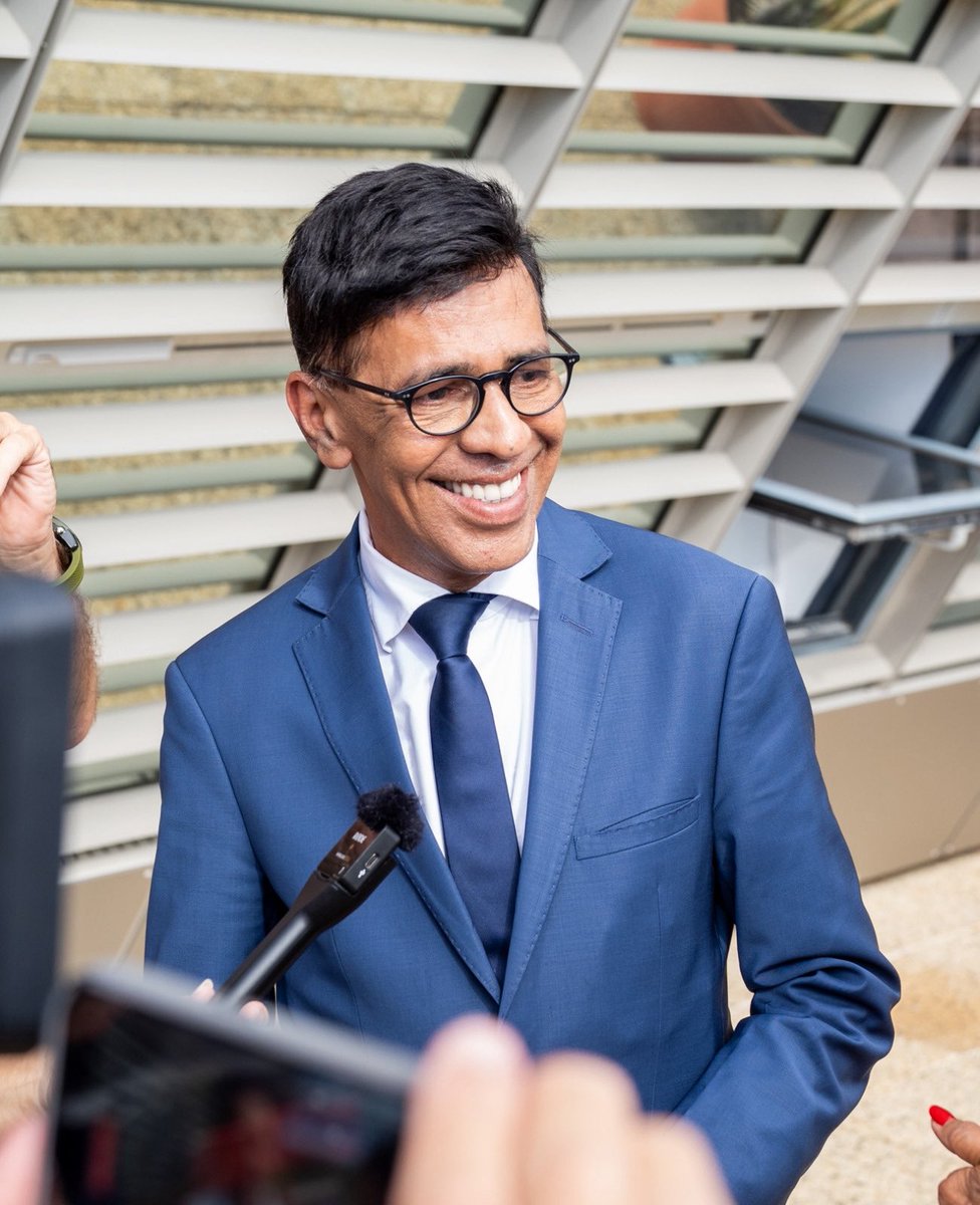 younousomarjee's tweet photo. 🔴 A l’île de la Réunion , avec @ManonAubryFr , discussion à l’Hôtel de Région avec la Présidente @HuguetteBello sur le futur budget pluriannuel de l’Union Européenne et l’importance de sacraliser les dotations aux régions ultraperipheriques. Dans notre île, les investissements européens sont essentiels pour les investissements et opérer les grandes transitions. Avec @ManonAubryFr et tout le groupe @Left_EU nous sommes pleinement mobilisés pour continuer à défendre les Régions dites ultraperipheriques et la Réunion dans toutes les négociations qui vont s’ouvrir notamment concernant les fonds agricoles et régionaux 
Merci à Huguette Bello pour son accueil si chaleureux