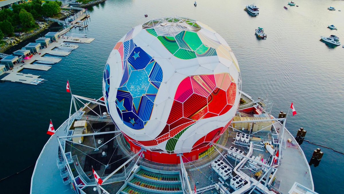 EucileneComment's tweet photo. Imagine experiencing the World Cup in a place like this… 
Vancouver is stealing the show. 🇨🇦🔥⚽
#Vancouver #WorldCup #FIFA https://t.co/S1V5dmRAR7