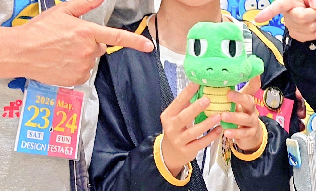 _silks_'s tweet photo. 【 #デザフェス戦利品 】
全然まわれずほんとにお近くの方の所にしか行けませんでした😭

井上・ヒサトさん @HisatoDaCompany のガブちゃん(子供用)
子供のお気に入りガブちゃん、フワフワで可愛い💕

PROFITさん @Takahata_P のアクリルシール
私がよく使う青に近い色をチョイス✨可愛い！ https://t.co/mVohiewR9J