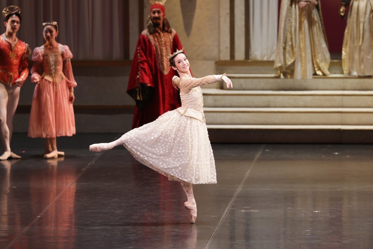 SDB_ballet's tweet photo. 本日5月27日は #ドラゴンクエストの日！
40周年おめでとうございます🎊

今年は8月に兵庫の貞松・浜田バレエ団（@ballet_sh）による #ドラクエバレエ 公演がありますので、関西エリアの皆さま、ぜひ！

📷2025年公演より
©︎Kiyonori Hasegawa

#DQ40th https://t.co/fbno2BK4NS
