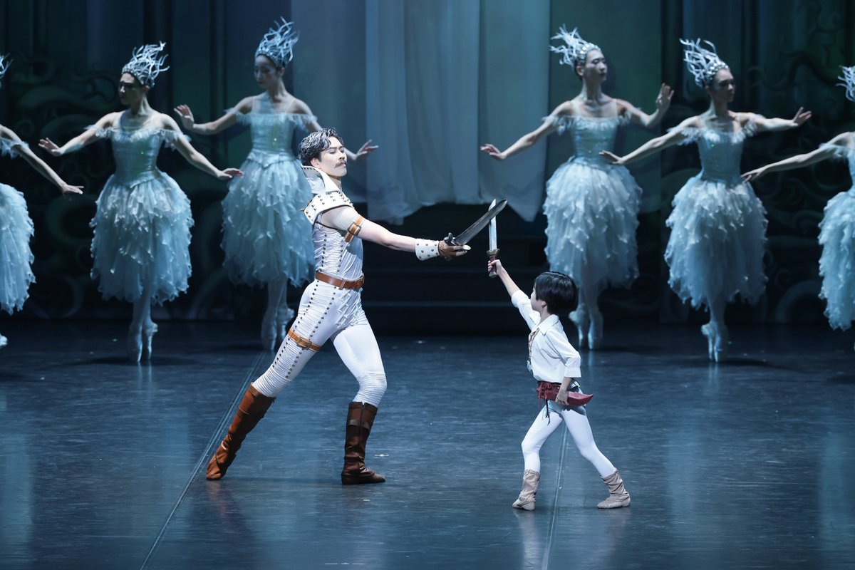 SDB_ballet's tweet photo. 本日5月27日は #ドラゴンクエストの日！
40周年おめでとうございます🎊

今年は8月に兵庫の貞松・浜田バレエ団（@ballet_sh）による #ドラクエバレエ 公演がありますので、関西エリアの皆さま、ぜひ！

📷2025年公演より
©︎Kiyonori Hasegawa

#DQ40th https://t.co/fbno2BK4NS