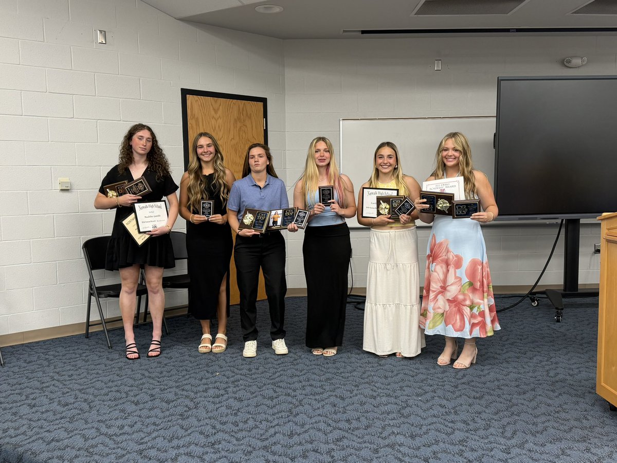 livgamble's tweet photo. Softball Banquet @GambleMade94946 
🥎1st Team All-Conference SBC Lake
🥎Honorable Mention Northwest District
🥎Most Valuable Player-Offensive
🥎New Record: Most Runs Scored in a Season
🥎2nd in the Record Book for most hits in a season (43) and 3rd in for season Batting Average. https://t.co/38qI8Wnsfb