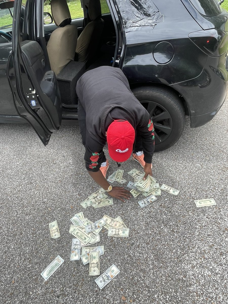 BankboyofficalP's tweet photo. I like bad bitches who on they shit 📲🔥 country nigga from da sip but I thug in da city 💯🔥 I can’t do shit w nun childish keep this shit grown 🥴🤙#memphisP 
#Neverwentfornun #imHim #soloDolo https://t.co/u6cbZduSuI