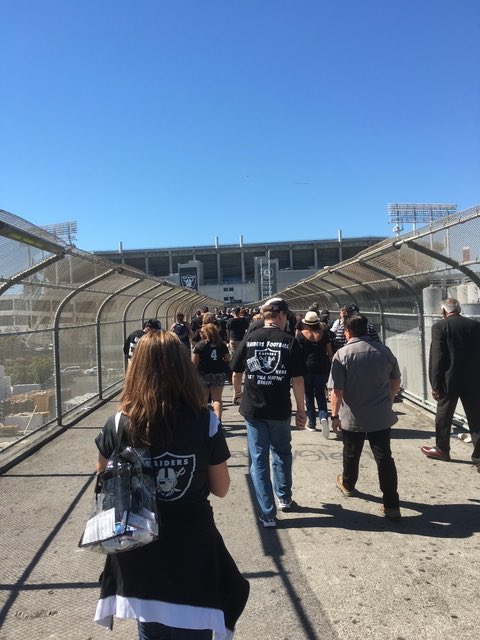 R8Rapture's tweet photo. @ComatoseSosa That stadium was awesome and the parking lot epic. https://t.co/G5YmMWwY6t