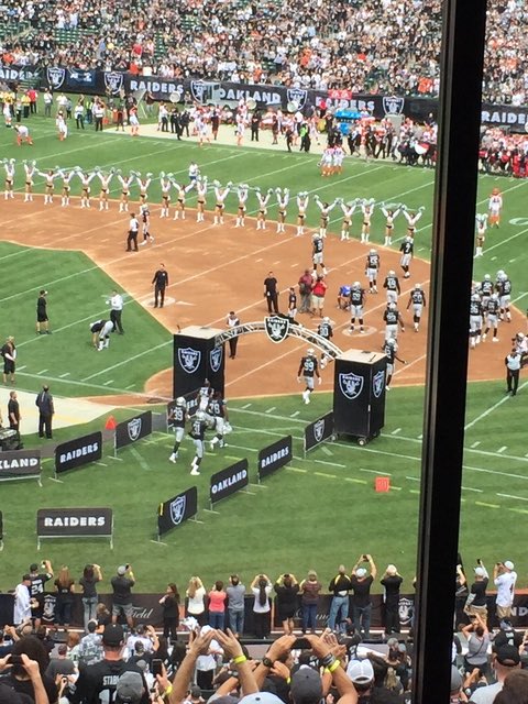 R8Rapture's tweet photo. @ComatoseSosa That stadium was awesome and the parking lot epic. https://t.co/G5YmMWwY6t
