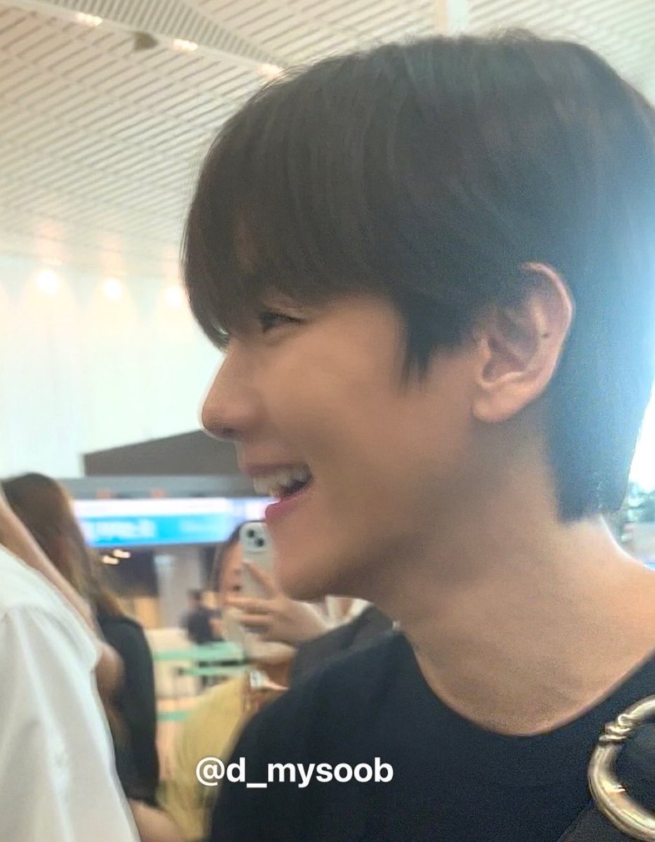 candybaek506's tweet photo. 백현이 크고 작은 행운들 함께 하는 하루 보내세요🤍✨ https://t.co/tbjZz9pEvw