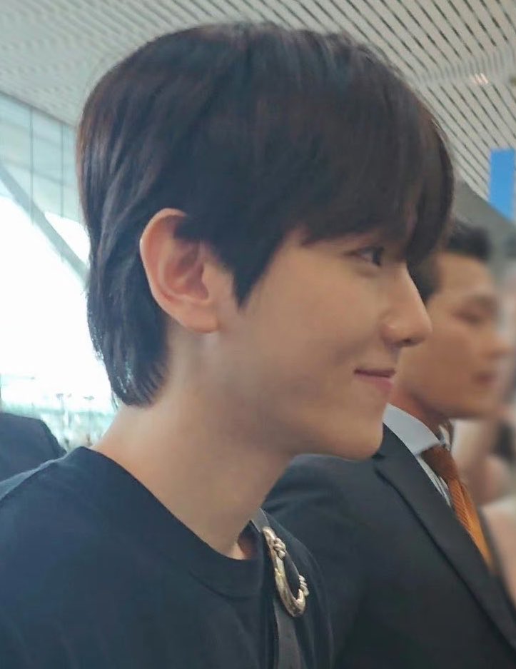 candybaek506's tweet photo. 백현이 크고 작은 행운들 함께 하는 하루 보내세요🤍✨ https://t.co/tbjZz9pEvw