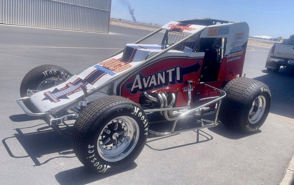 USACNation's tweet photo. 𝑯𝒆𝒂𝒅 𝑬𝒂𝒔𝒕! 🌽

@avantiwindow @usac_cra Sprint Car champion @RJJohnson77m is heading to Iowa’s @knoxvilleraceway this weekend, Friday-Saturday, May 29-30.

The Arizonan will bring the @_PPR3p #1p for two-straight nights of USAC @amsoilinc National Sprint Car racing at the @avantiwindow #CornBeltClash.

🎟️ https://t.co/GJ6hZOIVw1