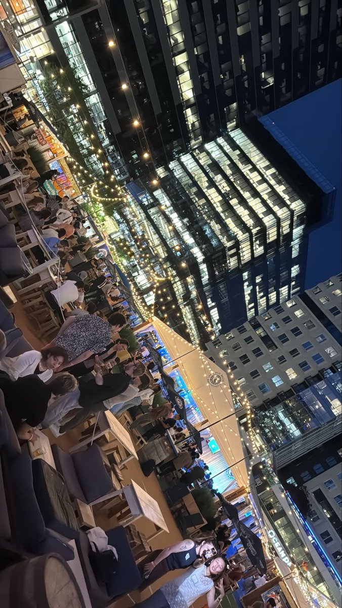 fleeflee24's tweet photo. Creatorpreneur Happy Hour
#bostechweek
@Techweek_ https://t.co/TfEoy44uFC