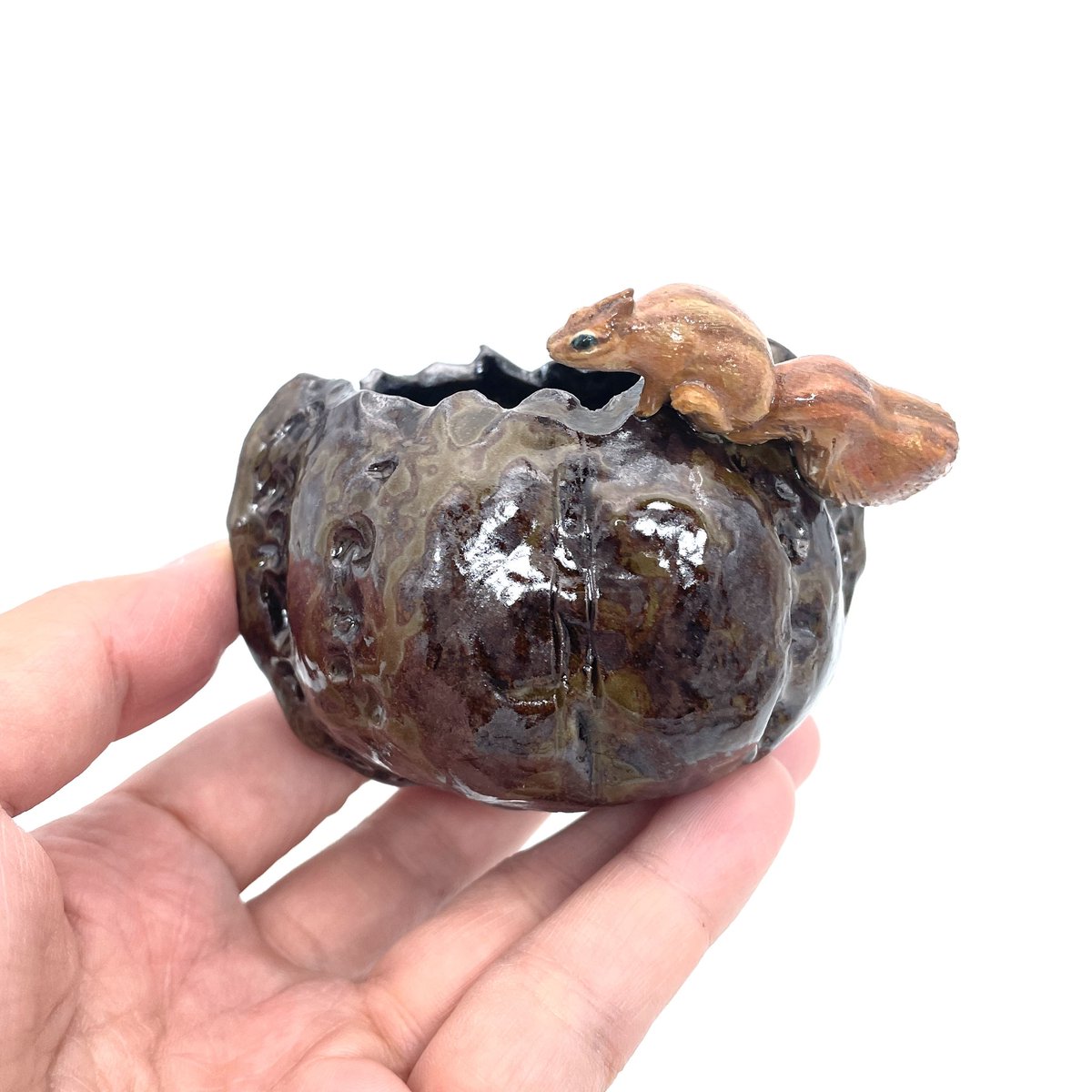 inoue__mari's tweet photo. "みつけた"

#陶芸
#potter 
#art 
#ぐいのみ 
#井上真利 https://t.co/JX7tKey6bn