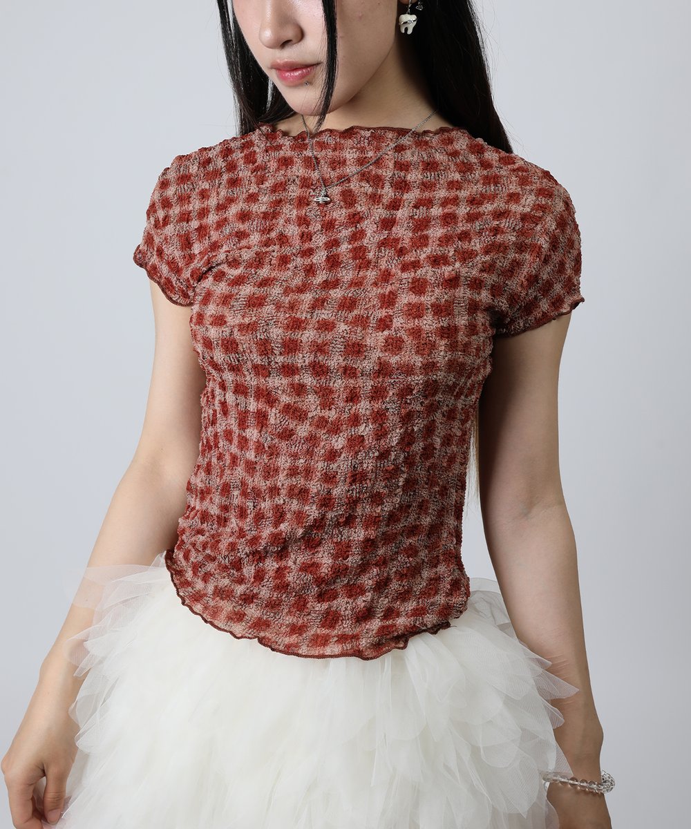 hooktokyo's tweet photo. ふわっとした立体感のあるバブルシフォン素材が魅力の総柄クロップドトップス。
星柄・ドット・レオパード・チェックなど、トレンド感たっぷりのデザインを豊富にラインナップ。
伸縮性のある軽やかな素材で、コンパクトながら快適な着心地を実現。
フリルスカートやデニムと合わせるだけで、Y2Kムード漂うガーリーコーデが完成します。
1枚ではもちろん、インナー使いにもおすすめ。
#ZOZOTOWN にて販売中

PRICE：¥2,790（税抜）
品番：shi2033a

A cropped top featuring soft bubble chiffon fabric with a textured finish and playful all-over prints.
Available in a variety of trendy patterns including stars, dots, leopard, and check designs.
Made from lightweight stretch fabric for a comfortable yet flattering fit.
Simply pair it with a frill skirt or denim to create a cute Y2K-inspired look.
Perfect to wear on its own or layered as an inner piece.
Now available on ZOZOTOWN.

#HOOK #HOOKTOKYO #HOOKforgirls #PARTOFRUBY #クロップドトップス #シアートップス #総柄トップス #Y2Kファッション #韓国ファッション #フェアリーグランジ #バレエコア #フレンチガーリー #夏トップス #半袖トップス #レディースファッション #トレンドコーデ #着回しコーデ #ショート丈トップス #y2kstyle #koreanfashion #fairygrunge #balletcore #girlystyle #croptop #patternedtop #summerfashion #streetstyle #ootd
