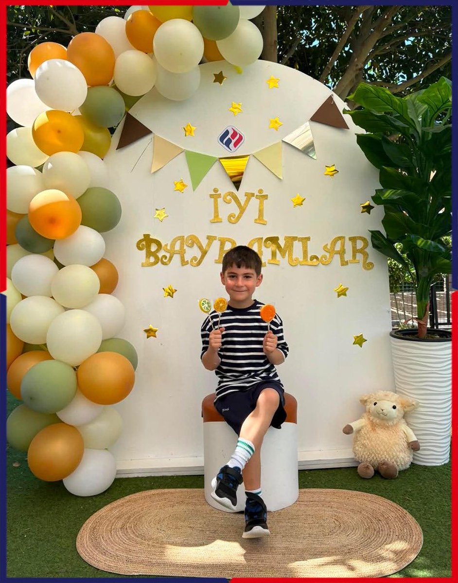 finalortaca's tweet photo. Minik ellerimizle sevgi, neşe ve mutluluk dağıtıyoruz 💕  
Bayramın; tüm çocuklara oyun, kahkaha ve güzel anılar getirmesini diliyoruz. 🌙✨

İyi bayramlar! 🎈 https://t.co/lRhcqNmHJd