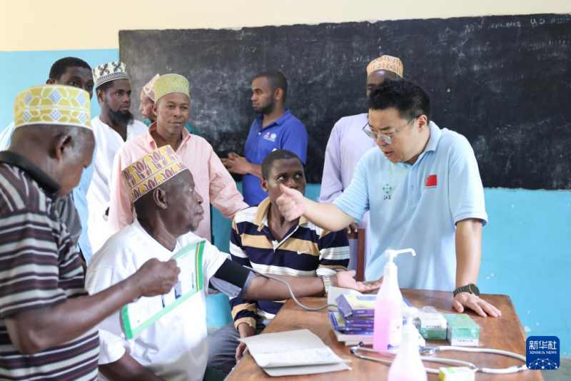 ShangguanJiewen's tweet photo. China's medical team in Zanzibar is offering free clinics on Pemba Island.

This is diplomacy done right.

🇹🇿🤝🇨🇳 https://t.co/gBdAnHPklr