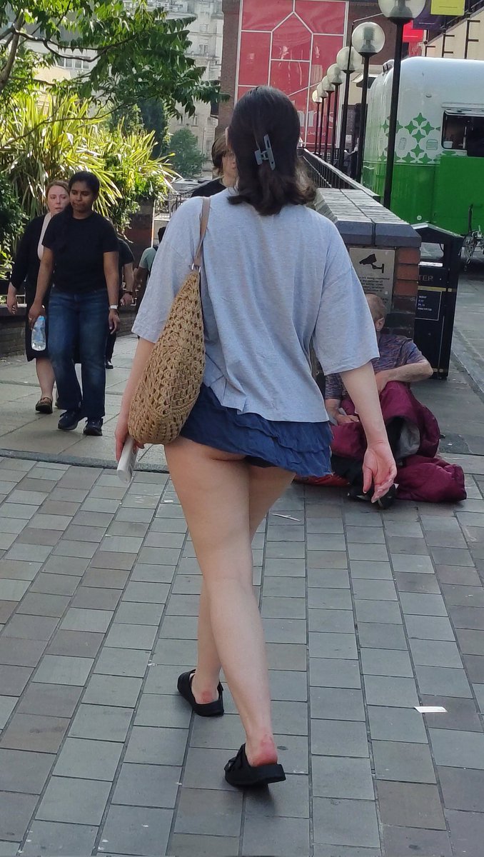 NylonLondon's tweet photo. Such a lovely view....and a little hint of panties in the last pic!
#candid #bum #panties #knickers https://t.co/bXYORfxKwy