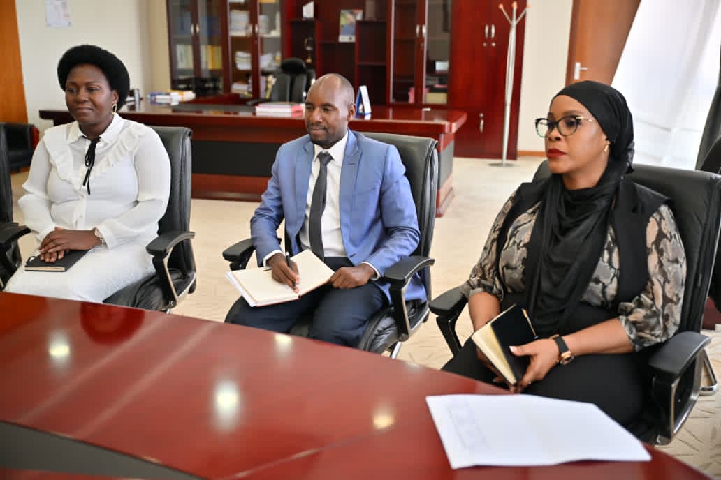 anold_mucunguzi's tweet photo. JUST IN
Hosted by Vice President H.E. @jessica_alupo, SPA Hajjat Aminah Mukalazi joined Director @DamalieOwori of @OWC_ug in discussions focused on expanding the National Coffee Empowerment Program to positively impact communities across Eastern and Northern Uganda. 

@SimplicityUG | @nkojo_james @kakensaug | #LocalContentUg