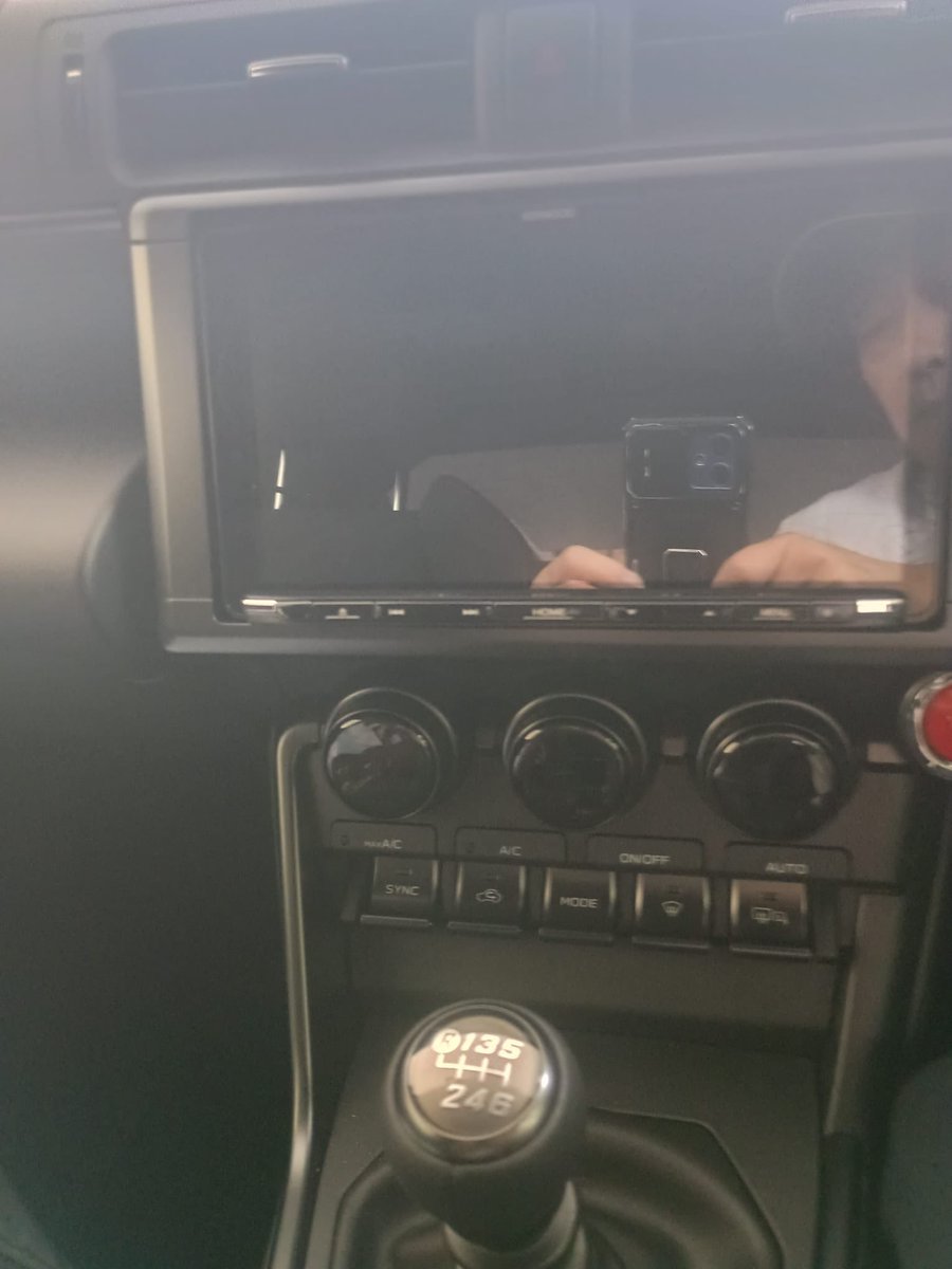 MM1015AZ's tweet photo. ＢＲＺSTIsports TYPE   ＲＡのナビゲーションとドライブレコーダーとETCの施工が完了しました。常磐道で慣らし運転でメーター700Km到達しました。バッテリーにデサルフェーターを取り付けました。 https://t.co/mWEEXuNeOY