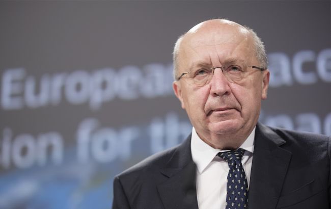 SavchenkoReview's tweet photo. 🇪🇺🇺🇦 EU Defense Commissioner Andrius Kubilius called on Europe to learn from Ukraine - to produce cheaper, faster and more, rather than "high fashion weapons" for millions of euros per unit.

Kubilius also stated that Europe lags behind Ukraine and Russia in missile production due to the excessive complexity and high cost of its own weapons.