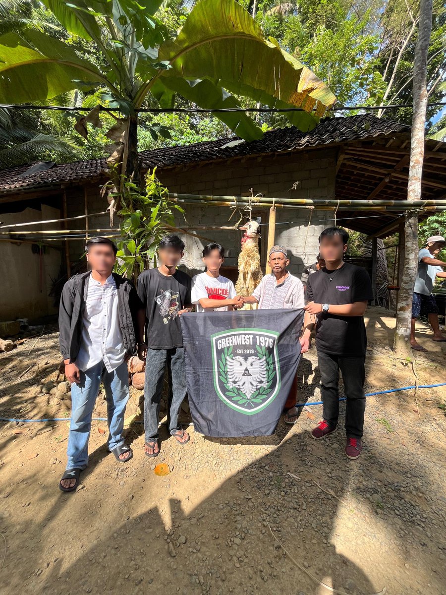 GREENWEST1976's tweet photo. Penyaluran 1 ekor domba kurban ke Masjid Al-Mustaqim Semangir, Durensari, Bagelen, Purworejo yang berbatasan dengan Kulonprogo, DIY. Karena belum ada hewan kurban di sana, harapannya semoga dapat sedikit membantu bagi mereka yang membutuhkan. https://t.co/tnvRgBy1f9
