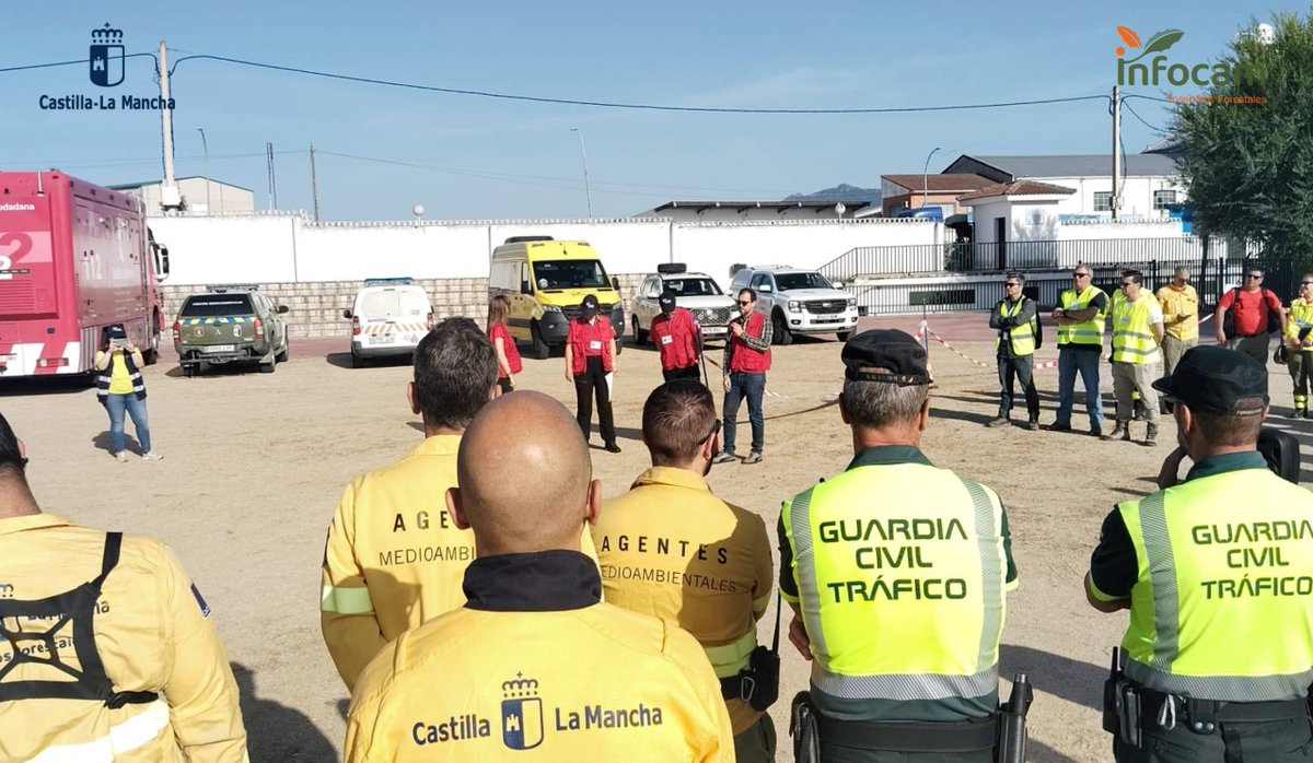 Plan_INFOCAM's tweet photo. 👉🏻 Iniciamos en #Almorox #Toledo la segunda edición del simulacro de #IIFF 🔥#Hefesto del dispositivo #INFOCAM de @gobjccm junto a @AAMM_JCCM, @brif_iglesuela @mitecogob, @guardiacivil, @UMEgob, @proteccioncivil del Ayuntamiento #Almorox, medios de @112cmadrid, @naturalezacyl y bomberos CPEIS Toledo

#ActuarEsProteger