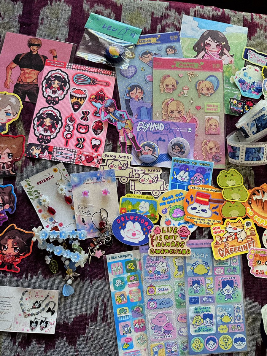 daldreamin's tweet photo. in details .☘︎ ݁˖

original merch from amazing artists 🍡😍

all thanks to @posiufo @shimishimlily @bingbongspace @seraphelia1403 @reenxxu @ornchid https://t.co/OuA5ZG3D4n