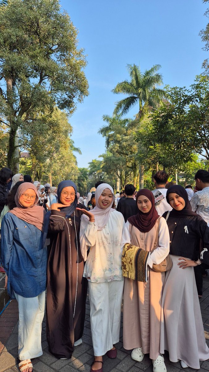 fayyhhh's tweet photo. Happy eid mubarak all !! 🐮 https://t.co/TfQeMT6o1J