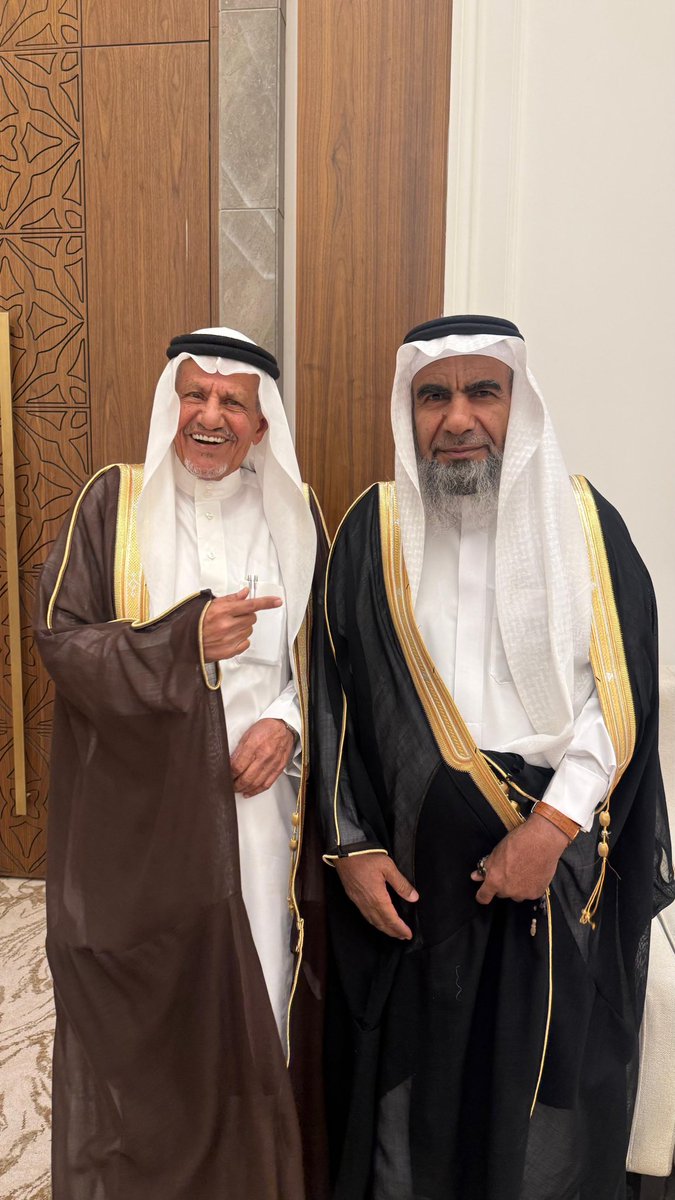 mm2009ff's tweet photo. استاذي صالح بن عبدالله الحمد في 3ابتدائي1388هـ
في مادتي الخط-الرسم متعه الله بالصحة وسائر اساتذتي
في كافة المراحل الدراسة
ورحم الله من مضى منهم وأحسن الخلافة وختم بخير لمن بقي
#عيد_الاضحى_1447هـ https://t.co/ehzjm5H2Jl