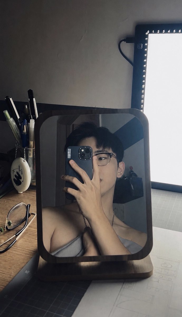 KCD_life's tweet photo. 露臉上班就被認出來🚬#推止推 https://t.co/u99jHH7YIw
