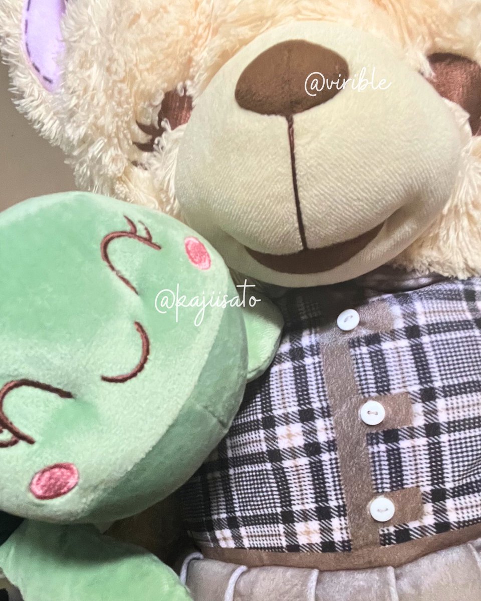 virible's tweet photo. @kajiisato Terus.. ini sih yang gemes. I decide to give him a turtle plushie! Walau agak jealous karena bisa Mas peluk dan ciumin (sigh), tapi gapapa! Mas jadi ada temen tidur juga. And yes! I got the bear from Mas dan sudah dua tahun!

Meet Lulu (the bear) and Nyunyu (the turle), guys! https://t.co/cKRVVhiDOo