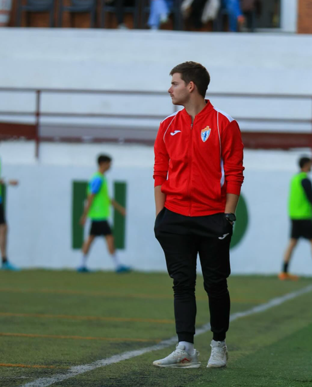 Nacional10x's tweet photo. Mateo

Desde Uruguay trae toda su energía y garra. Componente humano de 10, es una gran persona y JASP (Joven aunque sobradamente preparado). Idea de fútbol atrevida https://t.co/RDMVL5yZbz
