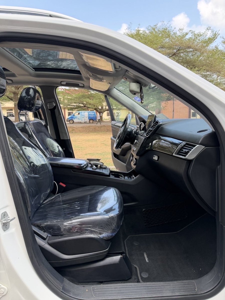 thebiscolumbo's tweet photo. I’ve got these 2 cars available for those that boomed yesterday 🤓🤓

Adding to the deal is this foreign used GLE 2016 going for 28.5m 

And yeah 

Eid Mubarak 🌙 to my muslim brothers and sisters 

If you see this please repost, my customer might be on your TL 😔 https://t.co/57hENDkqpa