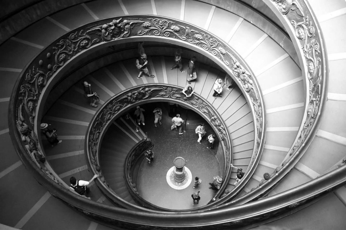 PacoCampagna's tweet photo. Ecco a voi la scala elicoidale dei Musei Vaticani.

Affascinante.
Ipnotizzante 😍❤ https://t.co/B8oBEBBMVa