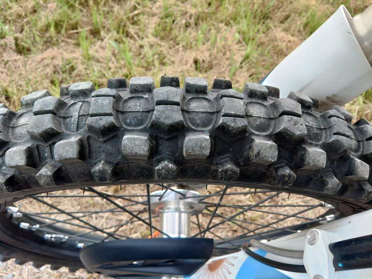 KTM819O4's tweet photo. #浮き砂利高速ダート #StoneKing #MC360
前後ともMC360の方がバランスが良かったです!(^-^ゞ https://t.co/q0NEArBWfC