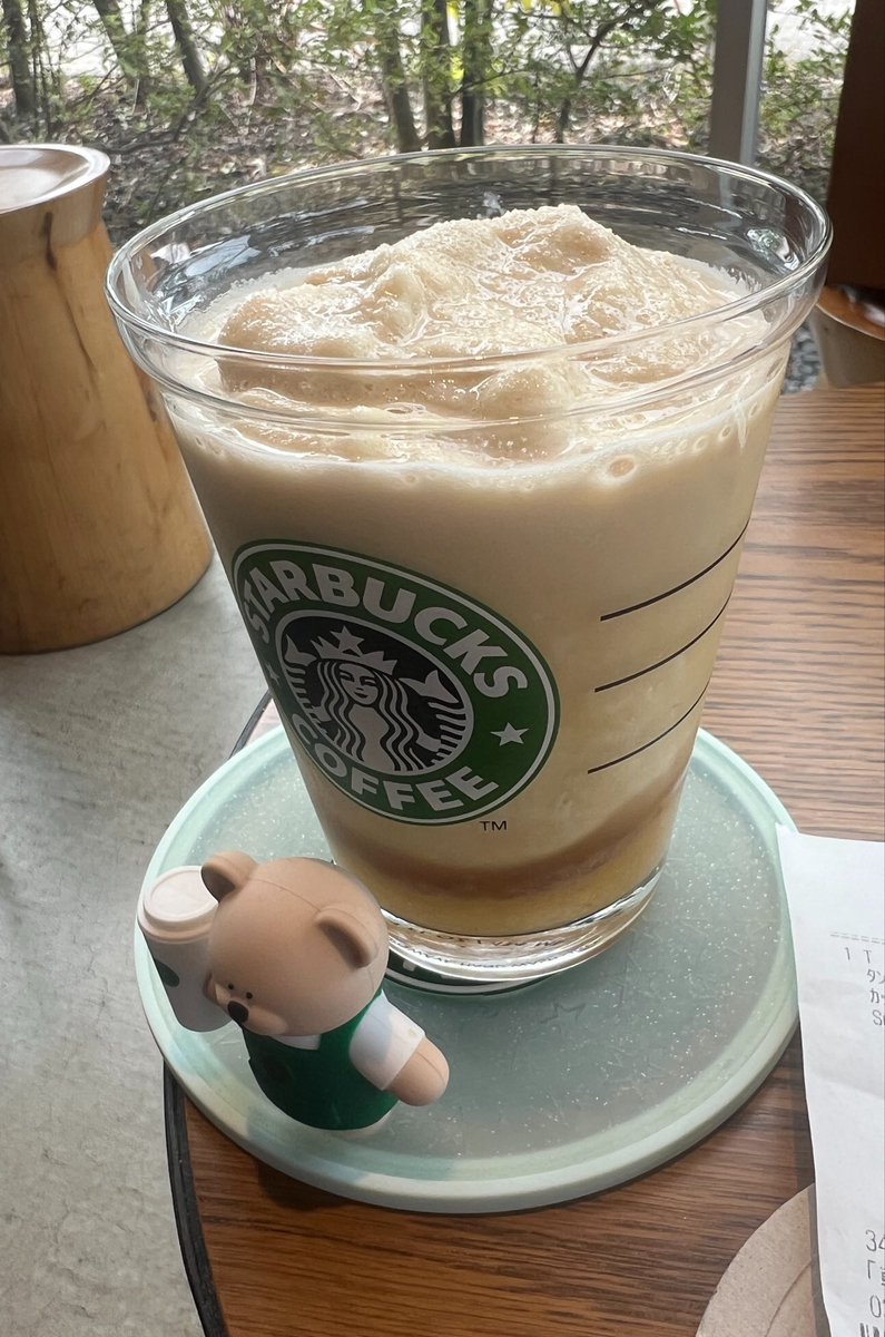 kago55's tweet photo. 今日からメロンではなく、バナナに・・・・・
失意の中飲んだからか(バナナにあやまれ)意外にしっかりバナナの甘みが強くて癒されました( ´_ゝ`)
でも、エスプレッソ感はほんのりだったなぁ
相変わらずカスタマイズしがいがあるモノ出すのがウマイなぁと感心　＃スターバックス https://t.co/YvqlZELWcv