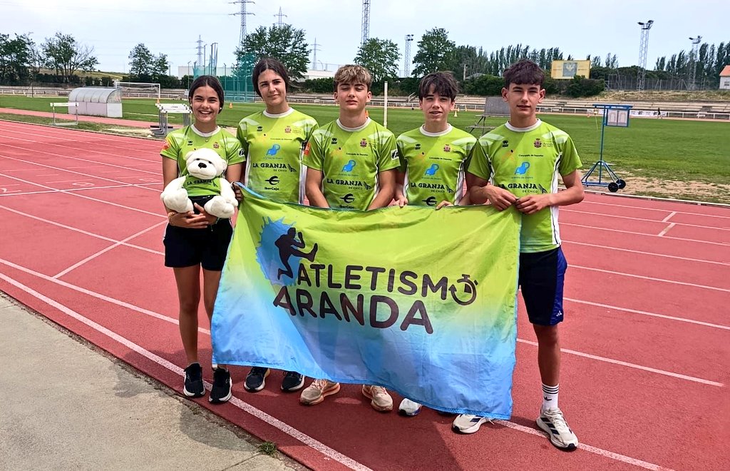 Diegoamartin13's tweet photo. 🟠 ATLETISMO

🏃🏻‍♂️ @AtletismoAranda logra 8️⃣ medallas en el Campeonato @fetacyl Sub-1️⃣6️⃣

▶️ Los arandinos sumaron 1️⃣🥇 2️⃣🥈 y 5️⃣🥉

🥇 Clodoveo Cámara / martillo (28.12)

🥈 Alonso Juez / 300 v (41.83)
🥈 Alonso Juez / Triple Salto (12.31)

🥉 Gonzalo Lagunas / 3.000 (18:09.6)
🥉Alicia Sanz / Peso (9.26 )
🥉 Aitana González / Jabalina (26.36)
🥉 Clodoveo Cámara / 300 v (44.49)
🥉 Relevo 4x100 ♂️ (49.69)

📊 Resultados Campeonato @fetacyl Sub-1️⃣6️⃣: https://t.co/BebODhtlE6

🎦 https://t.co/7e2rNuPtVT