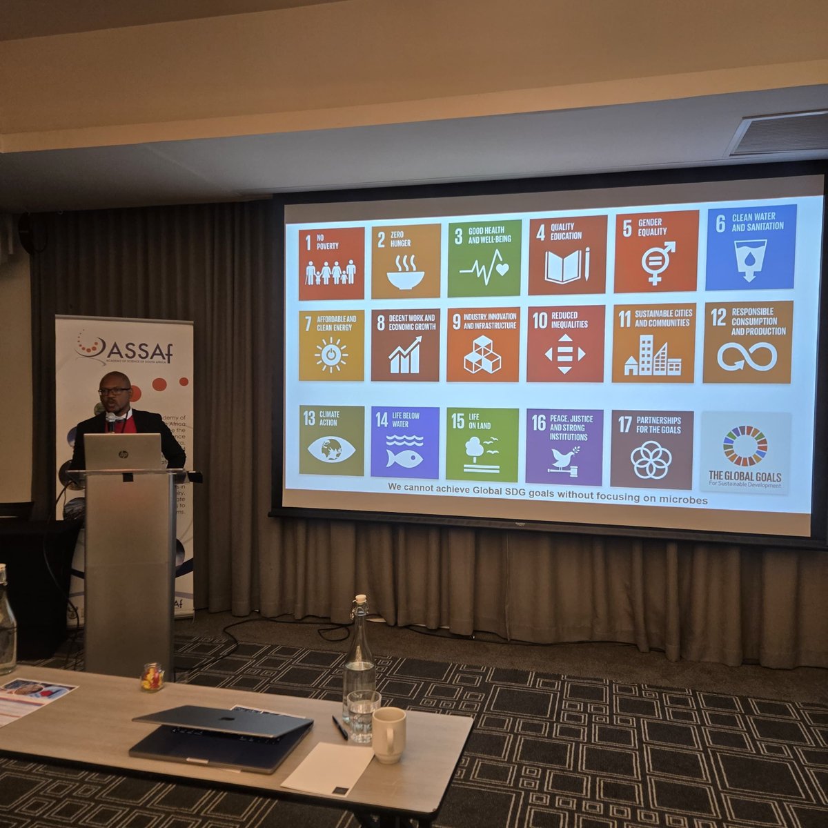 ASSAf_Official's tweet photo. 🧬✨ On Monday, ASSAf hosted the National Consultative Workshop on the Feasibility of a Microbiome Study in South Africa 🇿🇦🔬

Led by Prof Thulani Makhalanyane, the workshop sparked insightful discussions on the future of microbiome research. https://t.co/CwUX2EGYGg