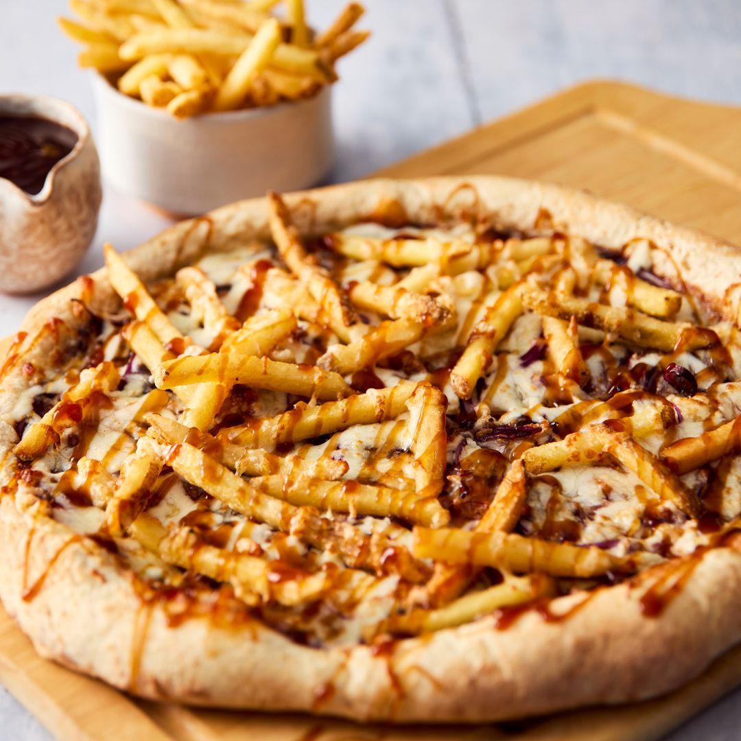 brookstreetfood's tweet photo. Get a Pizza the Action 🍕🔥 

Sweet, spicy &amp; stacked with flavour, hot honey pizzas are set to dominate this summer 🌶️🍯 From calzones to cookie dough pizzas, get inspired with crowd-pleasing specials. 

👉 See pages 14–15 of Stir it up &amp; shop online at https://t.co/F3VIVf4cCV https://t.co/w68bWIt22M