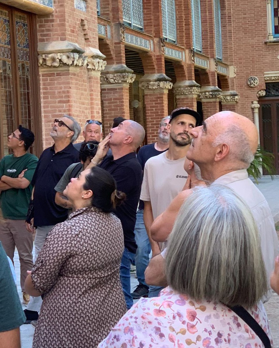 CNLReus's tweet photo. Dimarts 26, participants del @vxlcat van gaudir d'una visita teatralitzada al Pavelló dels Distingits de l'Institut Pere Mata amb @CodolEducacio. Voluntaris i aprenents van descobrir els detalls d'aquesta joia del modernisme català a Reus.

@cpnlcat https://t.co/WUcEf4zkZn