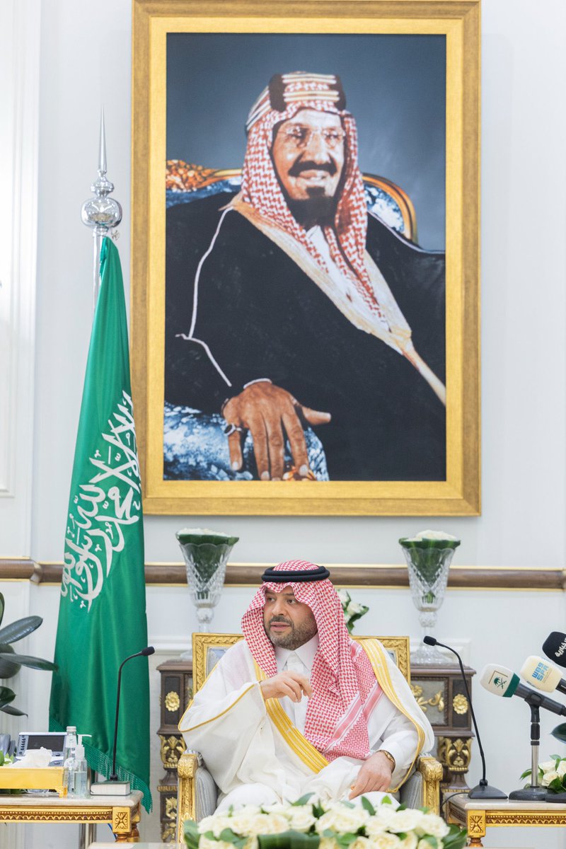 newsfksalsaud's tweet photo. استقبل صاحب السمو الملكي  #الأمير_فيصل_بن_خالد_بن_سلطان #أمير_منطقة_الحدود_الشمالية 
وصاحب السمو الملكي الأمير محمد بن عبدالله بن عبدالعزيز نائب أمير المنطقة اليوم، أصحاب الفضيلة والمعالي والمسؤولين، وقادة القطاعات العسكرية، ومديري الإدارات الحكومية، وشيوخ القبائل ورجال الأعمال، وأهالي المنطقة، الذين قدّموا للسلام على سموهما، وتهنئتهما بهذه المناسبة وبادل سموهما الجميع التهنئة بهذه المناسبة السعيدة، ورفع سمو أمير منطقة باسمه ونيابة عن أهالي المنطقة التهاني لخادم الحرمين الشريفين الملك سلمان بن عبدالعزيز آل سعود، ولصاحب السمو الملكي الأمير محمد بن سلمان بن عبدالعزيز ولي العهد رئيس مجلس الوزراء -حفظهما الله-، سائلًا الله أن يعيد هذه المناسبة على الوطن بالخير والمسرات، وأن يحفظ قيادة المملكة وشعبها.
@fksalsaud