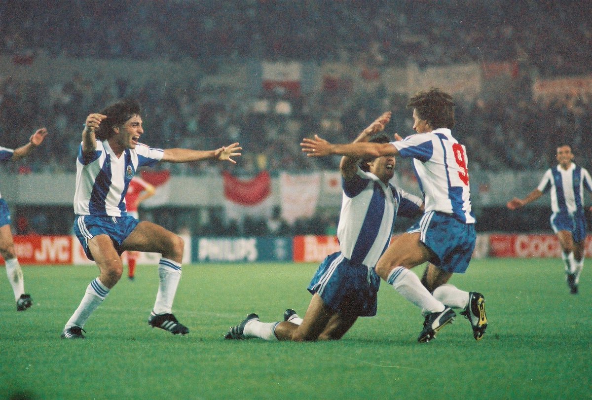 FCPorto's tweet photo. Madjer, para a história 💙 https://t.co/eLBoWXj179