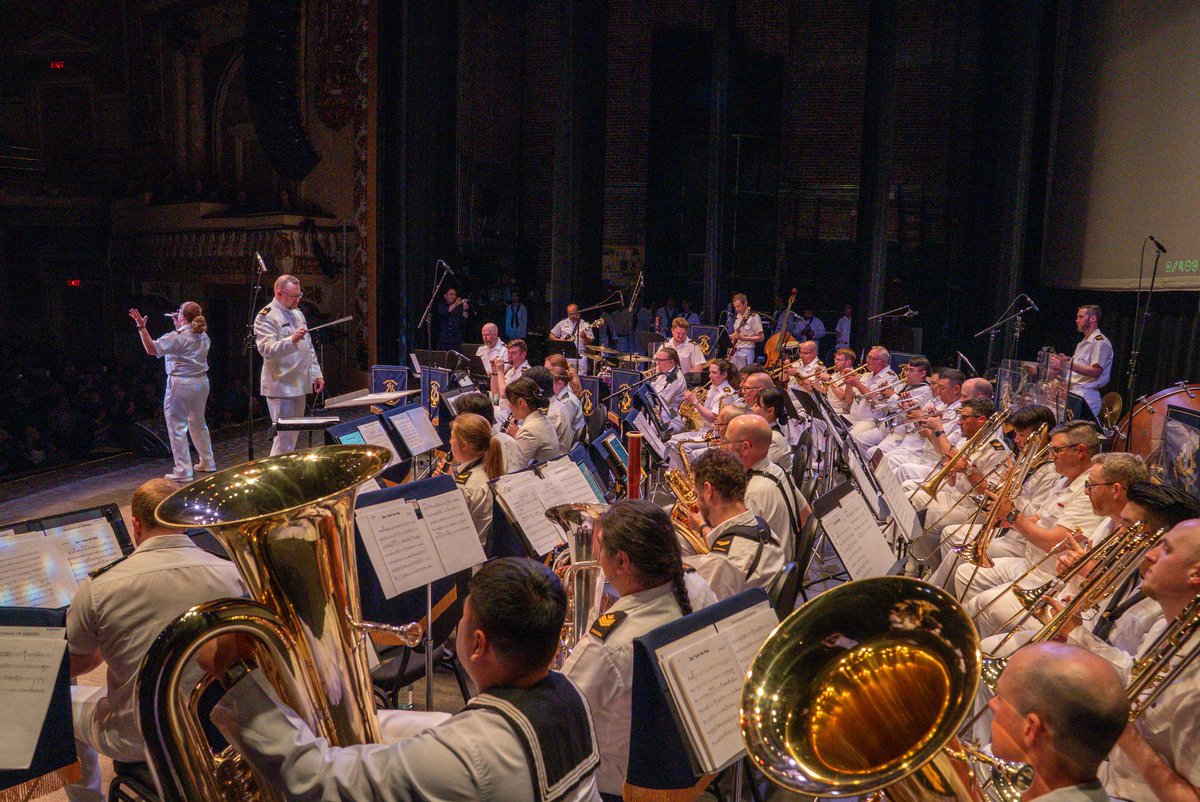 ROKNAVY_'s tweet photo. ⚓️ 한국 - 캐나다 해군, 캐나다 빅토리아에서 군악대 합동 공연 | ROK and Canadian Navy Bands Hold Joint Concert in Victoria, Canada

⚓️ 대한민국해군과 캐나다 해군 군악대가 한국시간으로 5월 27일 캐나다 빅토리아 로열 극장에서 양국 해군 군악대 합동 공연을 개최했습니다. 이번 공연은 76년 전 6·25전쟁 당시 대한민국의 자유와 평화를 위해 헌신한 캐나다 참전용사들의 고귀한 희생에 감사를 전하고, 양국 해군 간의 굳건한 파트너십을 한층 더 강화하기 위해 마련되었습니다. 

​⚓️ 공연은 캐나다 해군 군악대의 ‘축전 서곡’으로 막을 올렸습니다. 이어 대한민국 해군 '네이비 싱어즈'의 품격 있는 성악 공연과 한국 전통악기를 활용한 장승호 중사의 ‘태평소 솔로’, 신명 나는 사물놀이, 버나놀이, 사자춤 무대가 펼쳐졌으며 비트박스와 비보이 공연이 조화를 이루며 현지 관객들의 감탄을 자아냈습니다. 2부에서는 한국 해군 군악대의 ‘K-POP 메들리’와 양국 군악대가 아름다운 협연으로 선보인 ‘고향의 봄 & 로키산맥의 봄’ 연주가 울려 퍼지며 객석에 깊은 울림과 감동을 선사했습니다.

​⚓️ 대한민국해군 군악대는 이번 합동 공연에 이어 한국시간으로 28일 빅토리아 시내 중심가인 ‘이너 하버 코즈웨이’에서 ‘K-Navy 버스킹’ 공연을 펼치며 대한민국의 자랑스러운 문화를 펼칠예정입니다.

​⚓️ The Republic of Korea Navy Band and the Royal Canadian Navy Band held a joint concert at the Royal Theatre in Victoria, Canada, on May 27 (KST). The concert was organized to express gratitude for the noble sacrifices of Canadian veterans who devoted themselves to defending the freedom and peace of the Republic of Korea during the Korean War 76 years ago, and to further strengthen the steadfast partnership between the two navies.

​⚓️ The concert opened with the Royal Canadian Navy Band’s performance of “Festive Overture.” This was followed by an elegant vocal performance by the ROK Navy’s “Navy Singers,” a taepyeongso solo performance of “Children of Sanchez” by Chief Petty Officer, Jang Seung-ho, and dynamic performances of samulnori, beona-nori, and the Korean lion dance. The stage also featured a vibrant blend of beatboxing and B-boy performances, drawing enthusiastic applause from the audience.

​⚓️ In the second part of the concert, the ROK Navy Band performed a K-pop medley, followed by a beautiful collaborative performance by both navy bands of “Spring in My Hometown & Springtime in the Rockies,” leaving a deep and lasting impression on the audience.

​⚓️ Following the joint concert, the ROK Navy Band is scheduled to hold a “K-Navy Busking” performance at the Inner Harbour Causeway in downtown Victoria on May 28 (KST), sharing the proud culture of the Republic of Korea with the local community.