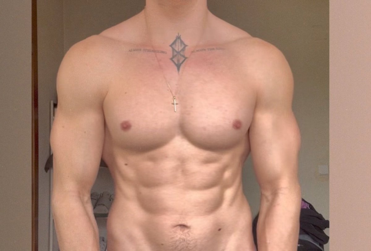 FBI_DSmith's tweet photo. Imagine laying your hands on the agent's body without mercy... 🥵
I said imagine, unless you keep him like a good boy and abuse his pecs. https://t.co/NytbtZHY9B