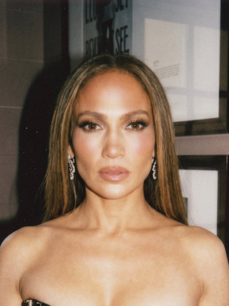 jlo tweet media