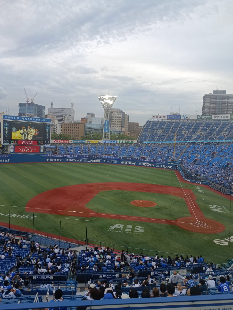 fuku10109's tweet photo. ハマスタ着席。

マリノス１０試合１６得点
ベイスターズ１０試合１１得点

１２球団最少本塁打数
何なら
ファーム１４球団最少本塁打数

だからなんだ！

それがどうした！！

と、声高に言えるような
試合をよろしくお願いします🙏

#baystars https://t.co/6Ve4d3152n
