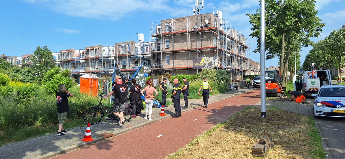 Opbouw noodopvang IJsselstein begint met aanwezigheid politie en demonstranten