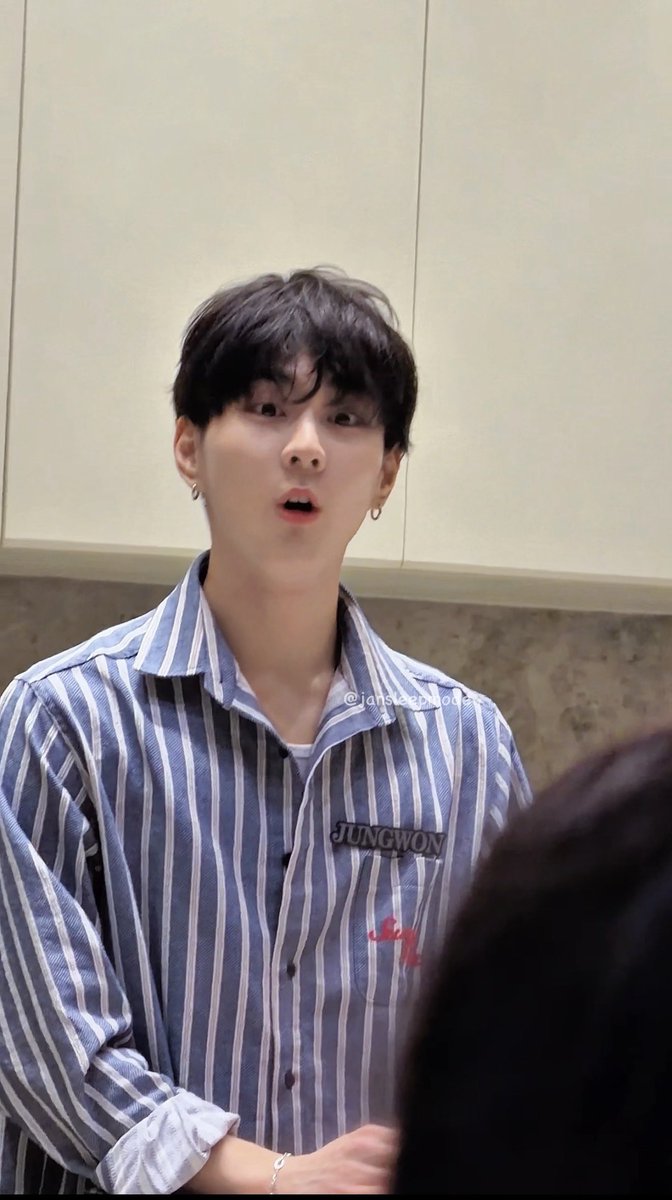หมึกแบ๊ว เก็บตังค์ไปคอนing tweet media