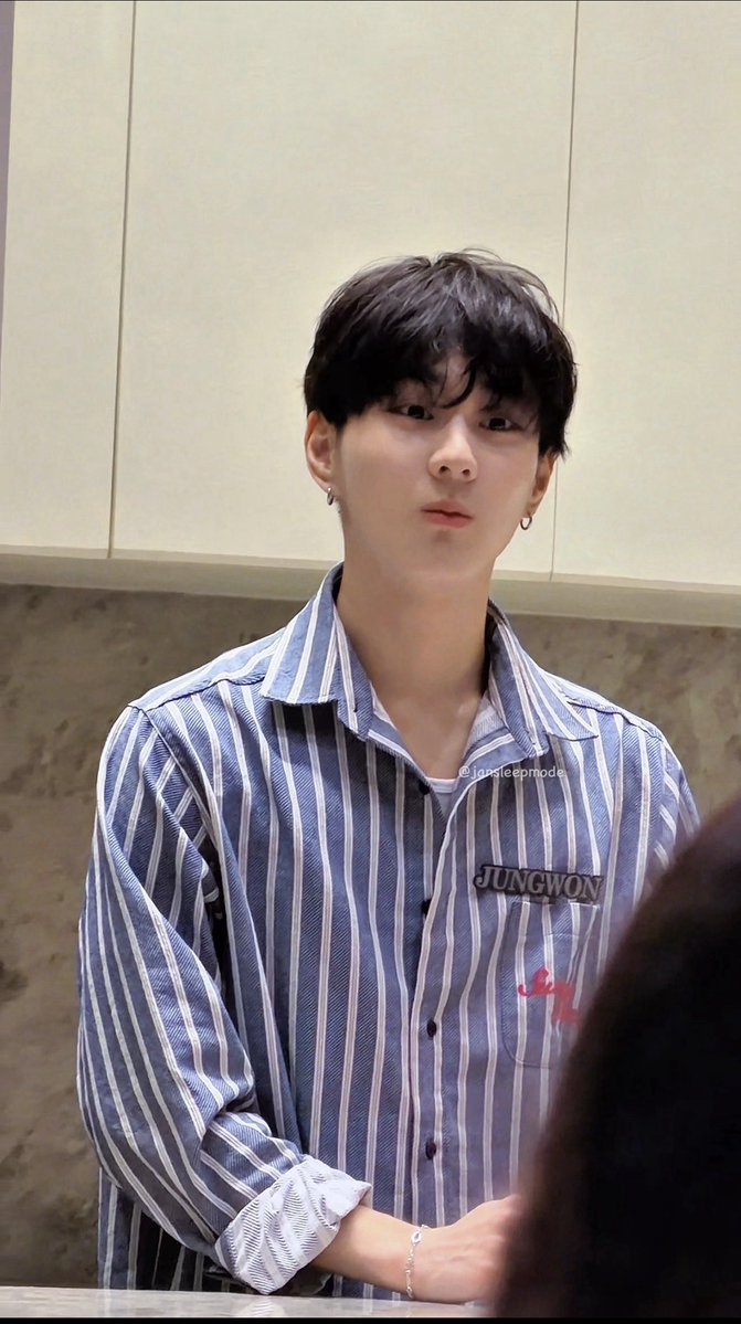 หมึกแบ๊ว เก็บตังค์ไปคอนing tweet media