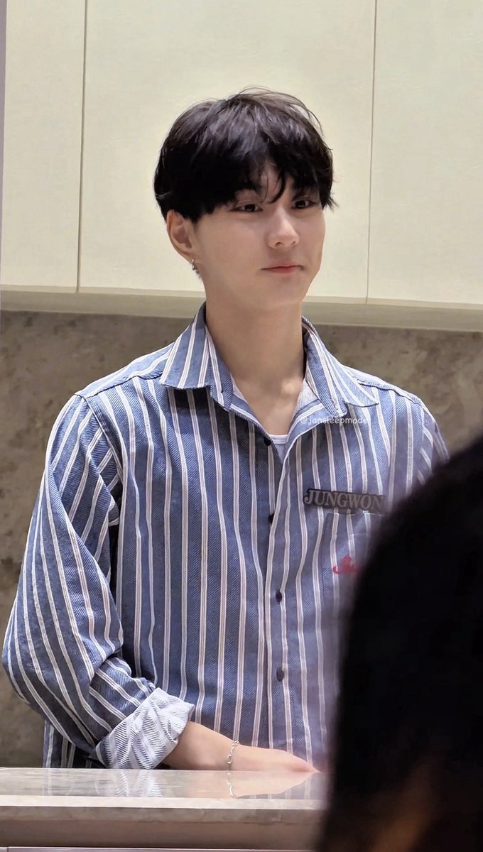 หมึกแบ๊ว เก็บตังค์ไปคอนing tweet media